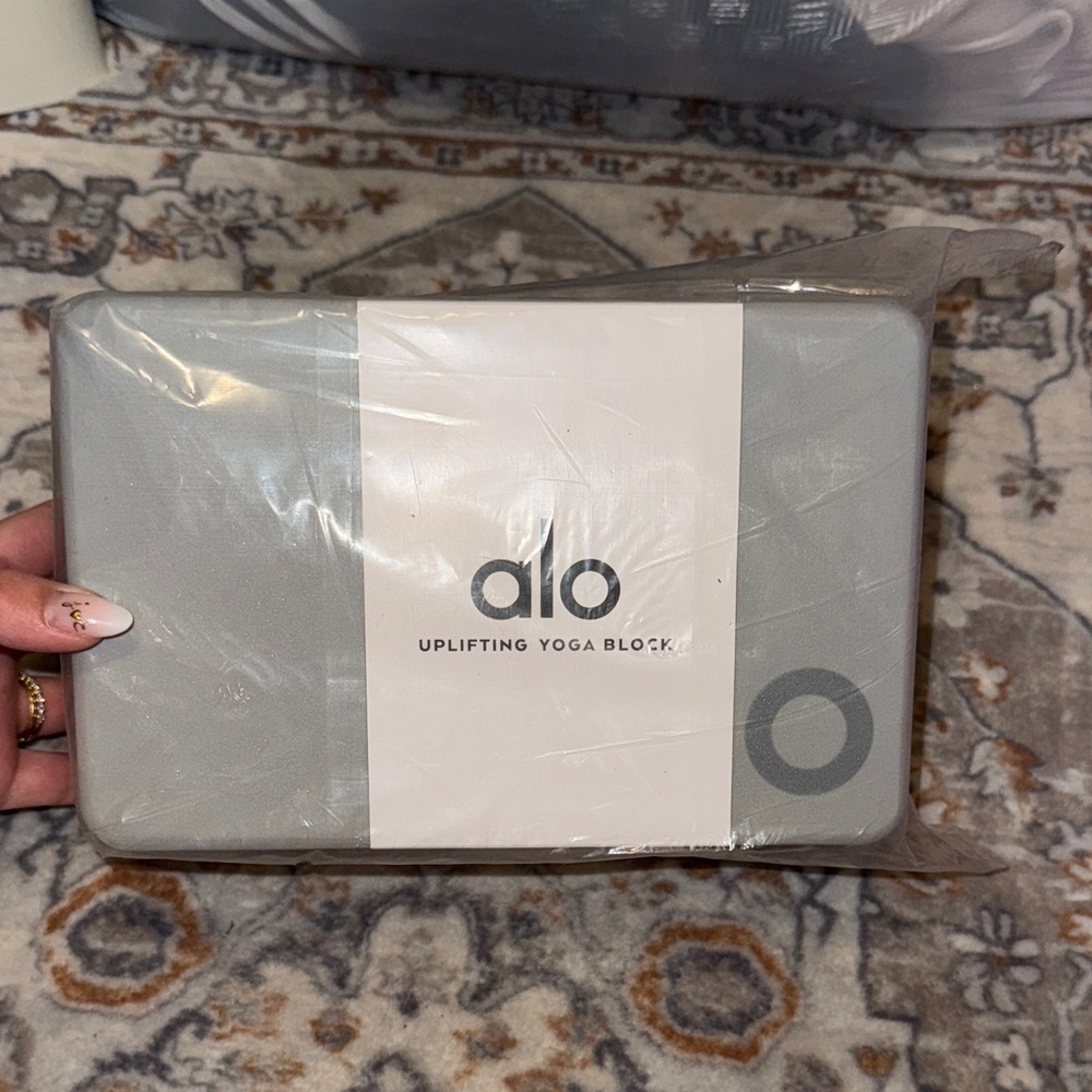 ALO Yoga Block in Dove Gray